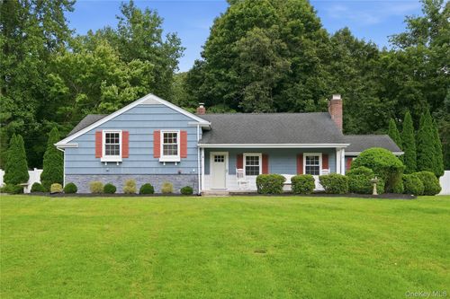 4 Honey Ln W, Miller Place, NY, 11764-1718 | Card Image