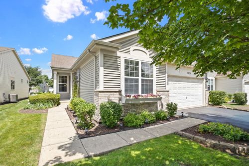 21254 Montclare Lake Dr, Crest Hill, IL, 60403-8720 | Card Image