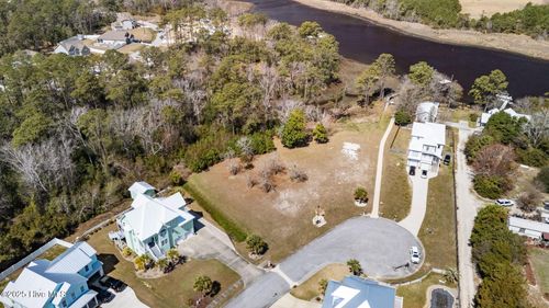 111 Key West Ln, Newport, NC, 28570-5214 | Card Image