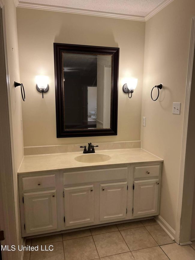 Primary Bathroom | Image 8