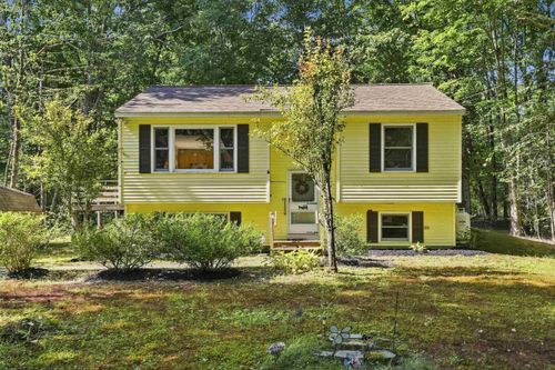 16 Newport Dr, Center Barnstead, NH, 03225-3329 | Card Image