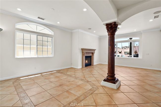326 6 Th St, House other with 4 bedrooms, 5 bathrooms and 2 parking in Huntington Beach CA | Image 15