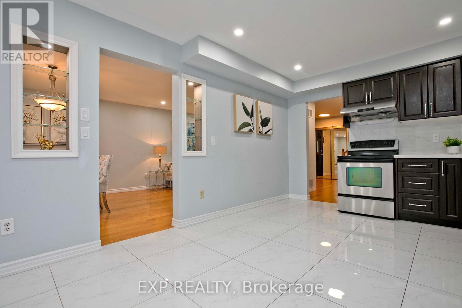 Residential Lease in Richmond Hill (Crosby) 5
