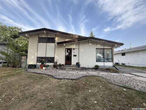15 Richardson Cres, Regina, SK, S4S4J2 | Card Image