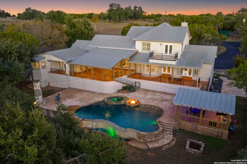 1041 Homestead Rdg, New Braunfels, TX, 78132-1652 | Card Image