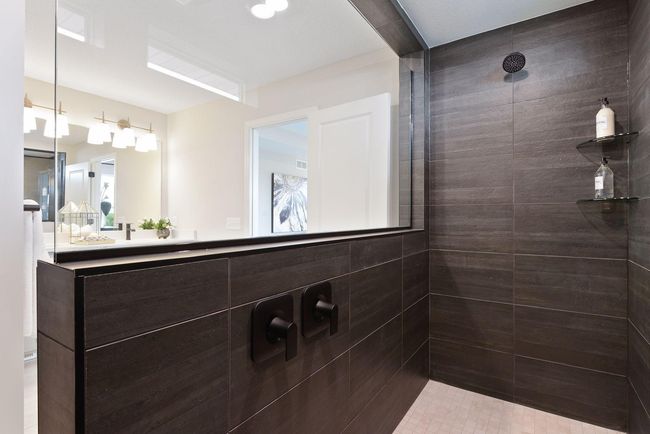 Super shower!-model home | Image 20