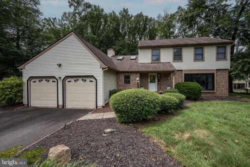 16 Greentree Dr, Burlington, NJ, 08016-3650 | Card Image