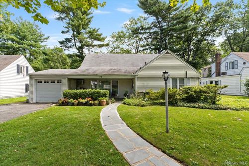 25 Bentley Rd, Great Neck, NY, 11023-1605 | Card Image
