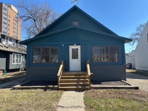 219 3rd Ave Sw, Pipestone, MN, 56164-1627 | Card Image