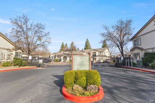 11-2001 Eastwood Dr, Vacaville, CA, 95687-6175 | Card Image