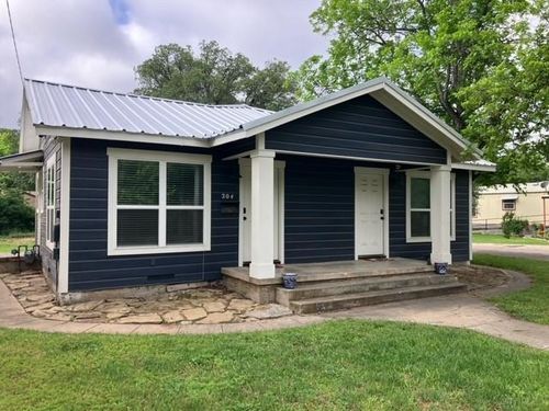 204 E Dry St, San Saba, TX, 76877-4627 | Card Image