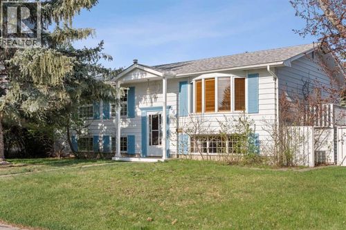 444 Woodland Cres Se, Calgary, AB, T2J1J9 | Card Image