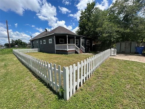 b-400 Symes St, Taylor, TX, 76574-4143 | Card Image
