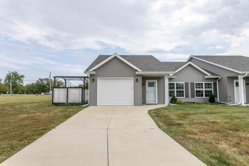 104 Margarita Ct S, Centralia, MO, 65240-5505 | Card Image