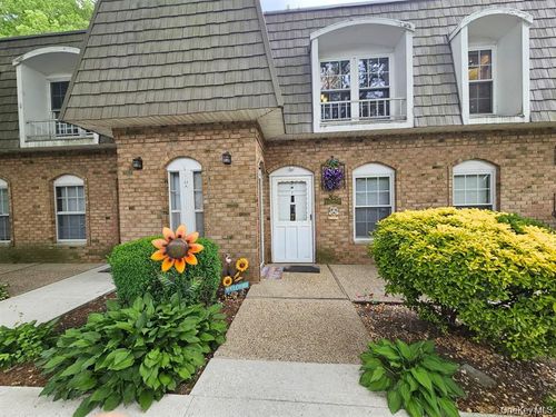 2h2-655 Middle Country Rd, Coram, NY, 11727-3300 | Card Image