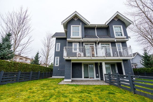 View of front facade featuring a front yard, fence, and a balcony | Image 30