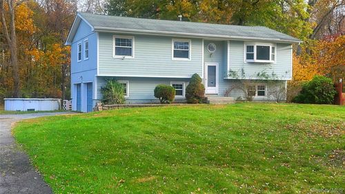 11 Pleasant Ln, Poughkeepsie, NY, 12603-5627 | Card Image