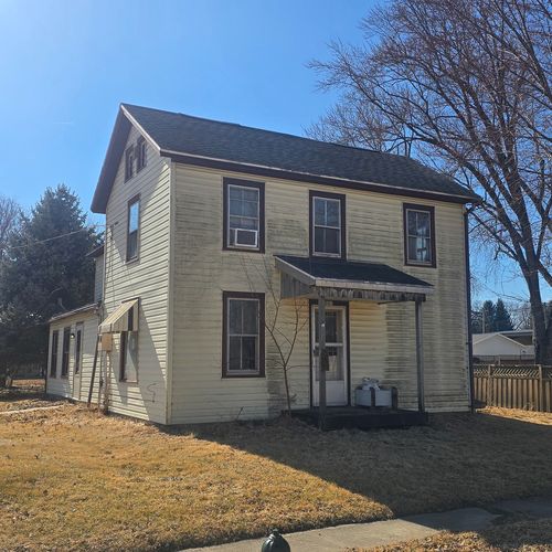 201 W Second St, LEAF RIVER, IL, 61047-9778 | Card Image