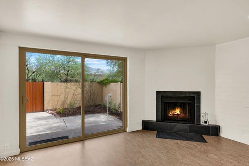 2860 N Beverly Ave, Tucson, AZ, 85712-1302 | Card Image