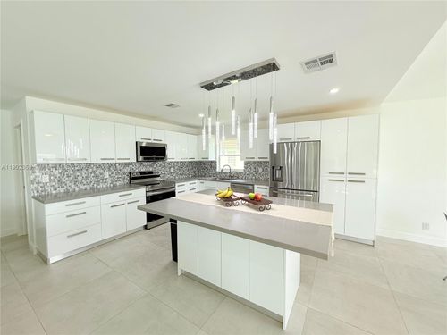 10626-10626 Nw 7th St, Pembroke Pines, FL, 33026-4062 | Card Image