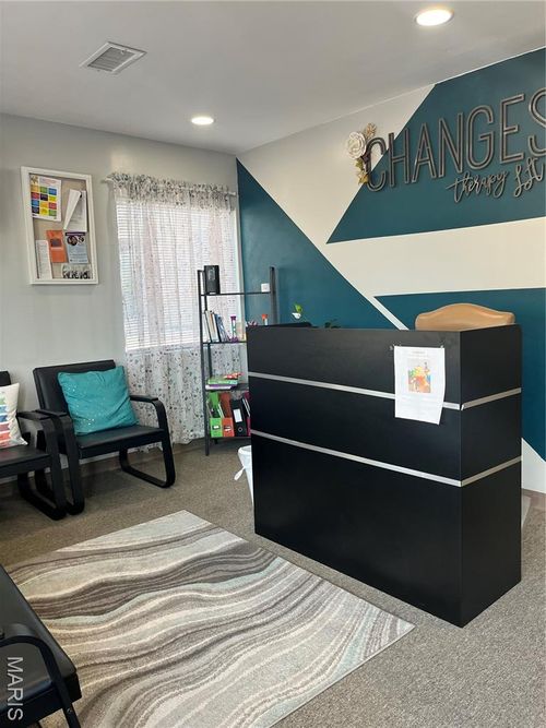 10828 Saint Charles Rock Rd, Saint Ann, MO, 63074-1508 | Card Image