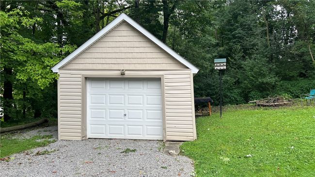 detached one car garage/outbuilding | Image 24