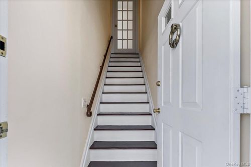 2-20 Alex Ln, Glen Cove, NY, 11542-4106 | Card Image