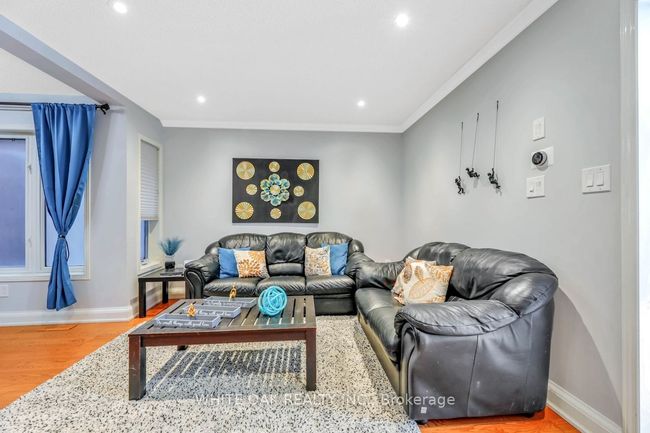 43 Sassafras Cir, House attached with 4 bedrooms, 4 bathrooms and 2 parking in Thornhill ON | Image 12