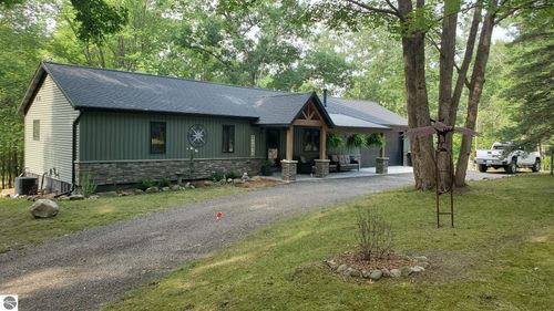 5005 White Birch Ln, Farwell, MI, 48622-9638 | Card Image
