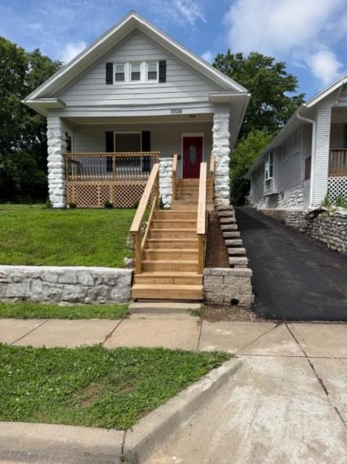 3720 Wayne Ave, Kansas City, MO, 64109-2756 | Card Image