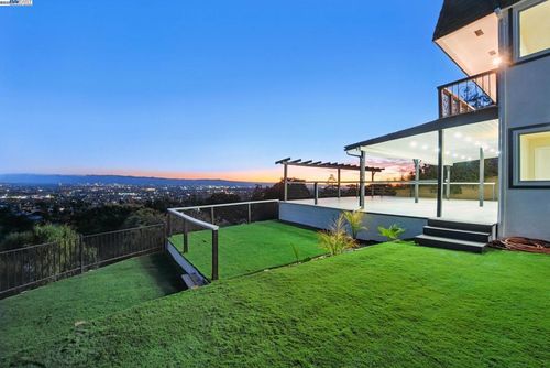 10745 Ridgeview Way, San Jose, CA, 95127-2658 | Card Image