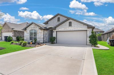 Widened driveway and 2 car garage | Image 3