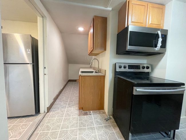 APT-3 - 4 Underwood Ct, Condo with 2 bedrooms, 1 bathrooms and 2 parking in Westborough MA | Image 4