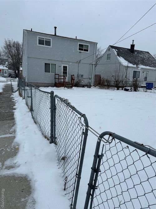 24602 Berry Ave, Warren, MI, 48089-2133 | Card Image