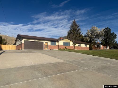 2002 Happy Hollow Cir, Rawlins, WY, 82301-4003 | Card Image