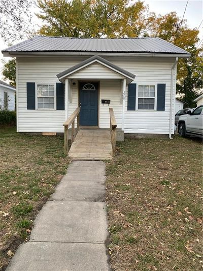 228 S Lynn Street, House other with 2 bedrooms, 1 bathrooms and null parking in Nevada MO | Image 2