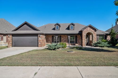 2602 Forest Ridge Parkway, Claremore, OK, 74017 | Card Image