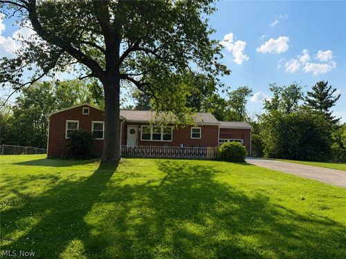 200 Hillcrest Dr, Wellsburg, WV, 26070-1942 | Card Image
