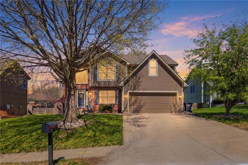 217 Paseo Pl, Blue Springs, MO, 64014-1944 | Card Image