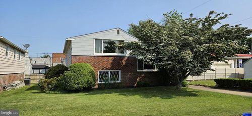 805 Willow Ave, CLIFTON HEIGHTS, PA, 19018-3642 | Card Image