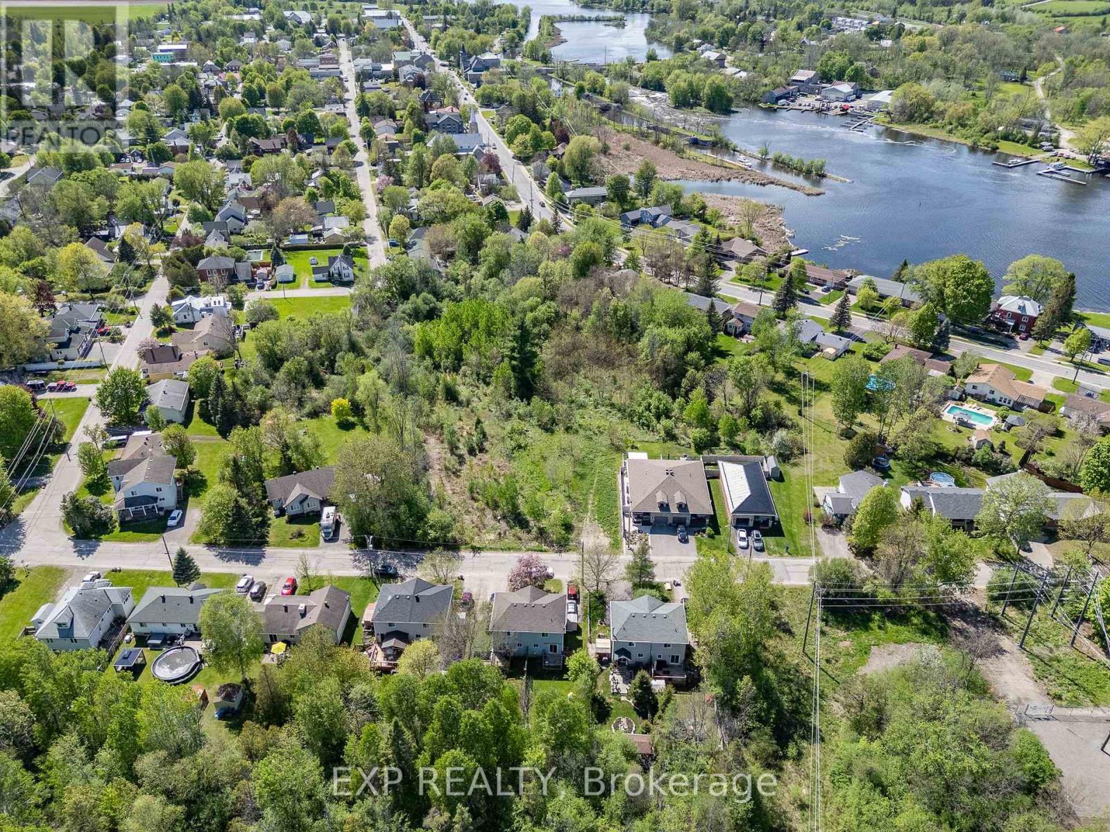 Land in Merrickville-Wolford