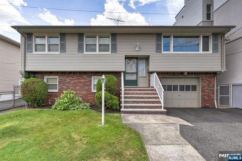 27 Carmer Ave, Belleville, NJ, 07109-2811 | Card Image