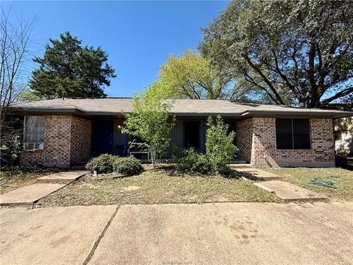 213-215 Yale Circle, College Station, TX, 77840 | Card Image
