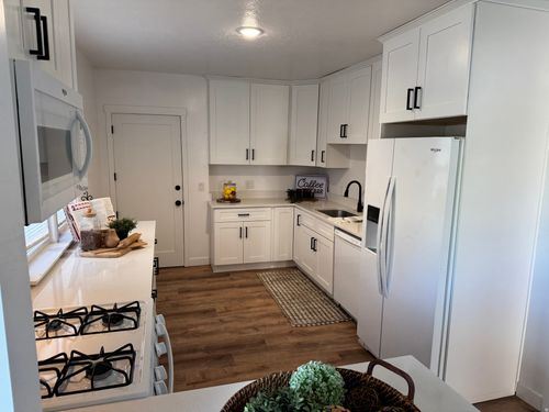 220 E Greenwood Ave, Midvale, UT, 84047-2637 | Card Image