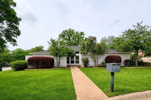 1827 Rhinevalley Dr, Arlington, TX, 76012-5732 | Card Image