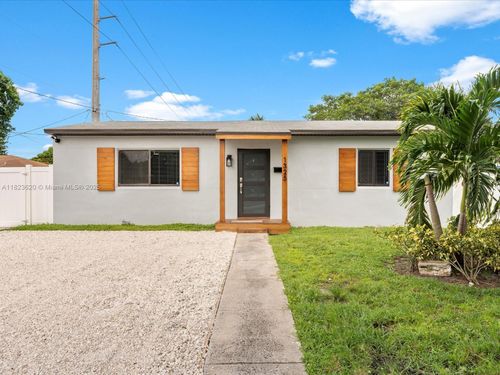 1325 N 26th Ave, Hollywood, FL, 33020-2904 | Card Image