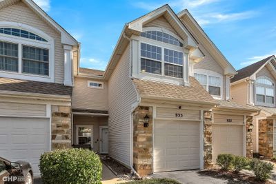 935 Viewpoint Drive, Townhouse with 3 bedrooms, 1 bathrooms and 1 parking in Lake In The Hills IL | Image 1