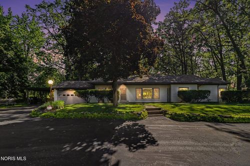 6060 Cross Trails Rd, Sylvania, OH, 43560-1712 | Card Image