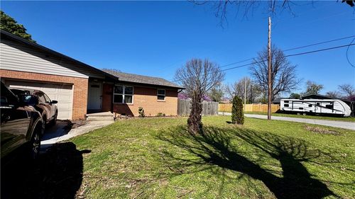 2000 A & B Dee Avenue, Springdale, AR, 72762 | Card Image