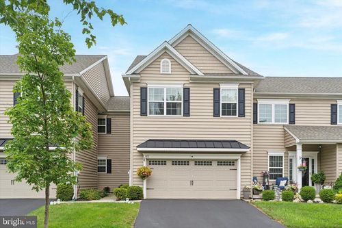 112 New Village Greene Dr, HONEY BROOK, PA, 19344-8625 | Card Image